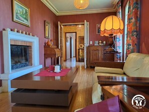 Télévision, cheminée