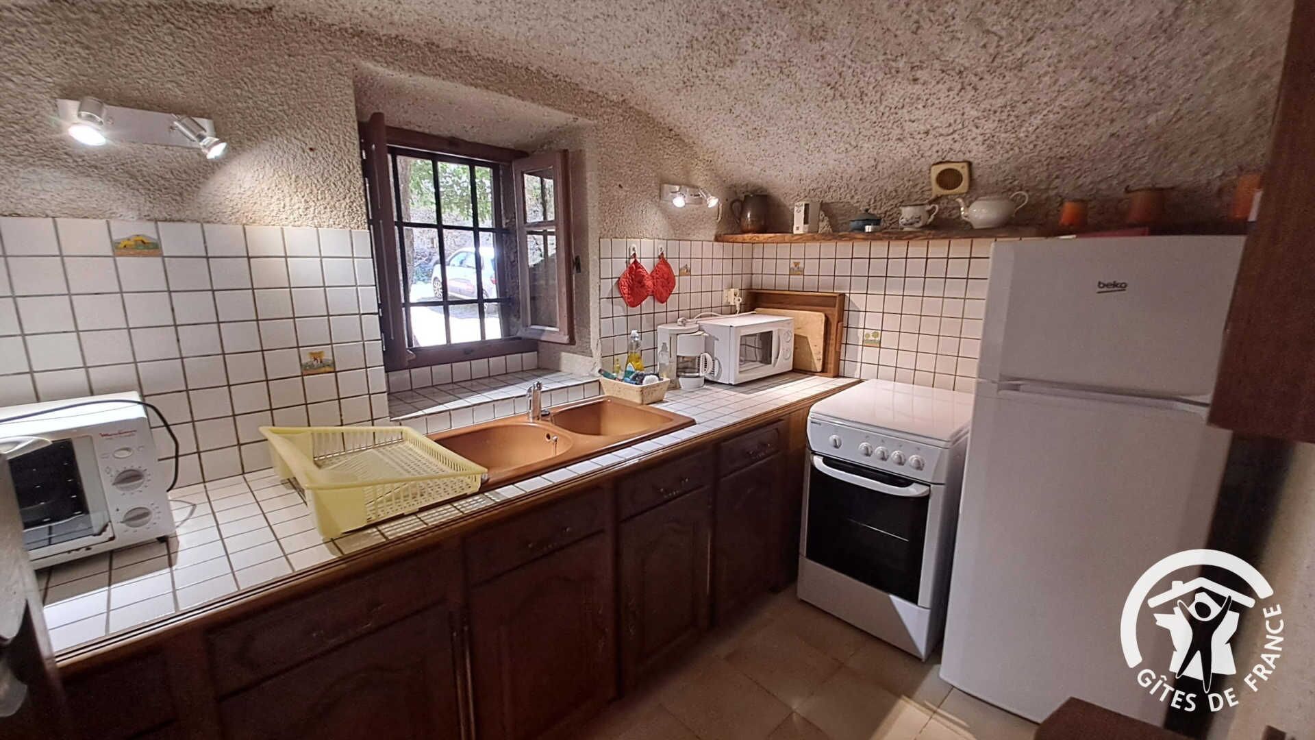 Microwave, coffee/tea maker, toaster