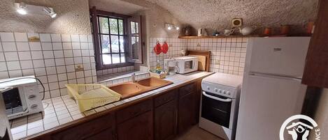 Microwave, coffee/tea maker, toaster