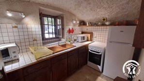 Mikrowelle, Wasserkocher mit Kaffee-/Teezubehör, Toaster