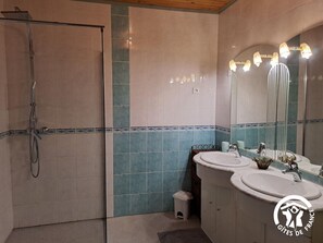 Douche, séchoir à cheveux