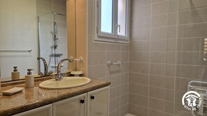Shower, hair dryer - Domino - Albi - B&B (Albi)
