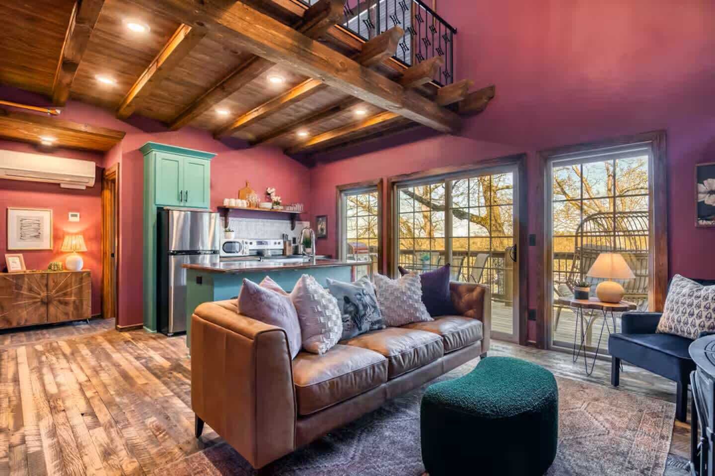 テレビ、暖炉、書斎 / ワークスペース