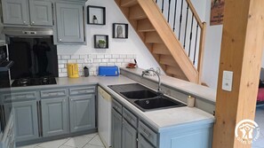 Fridge, microwave, oven, dishwasher - L'Hirondelle de Mouzieys (MOUZIEYS TEULET)