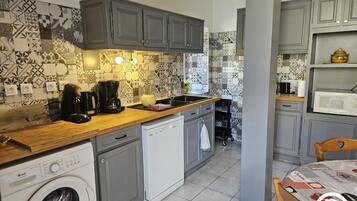 Fridge, microwave, dishwasher, coffee/tea maker