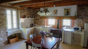 Kühlschrank, Mikrowelle, Ofen, Geschirrspüler