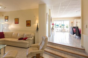 TV, fireplace - La Roque - ST AGNAN - Gîte (ST AGNAN)