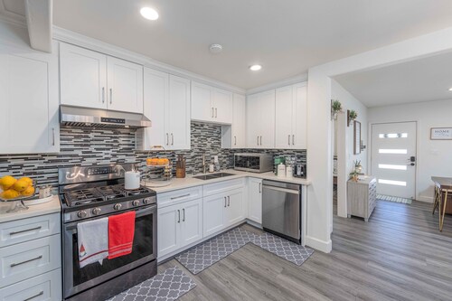 Oc Gem : Cozy Haven Minutes to Disneyland and Socal Gems