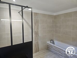 Shower - Le grand gîte de Souels (ALMAYRAC)