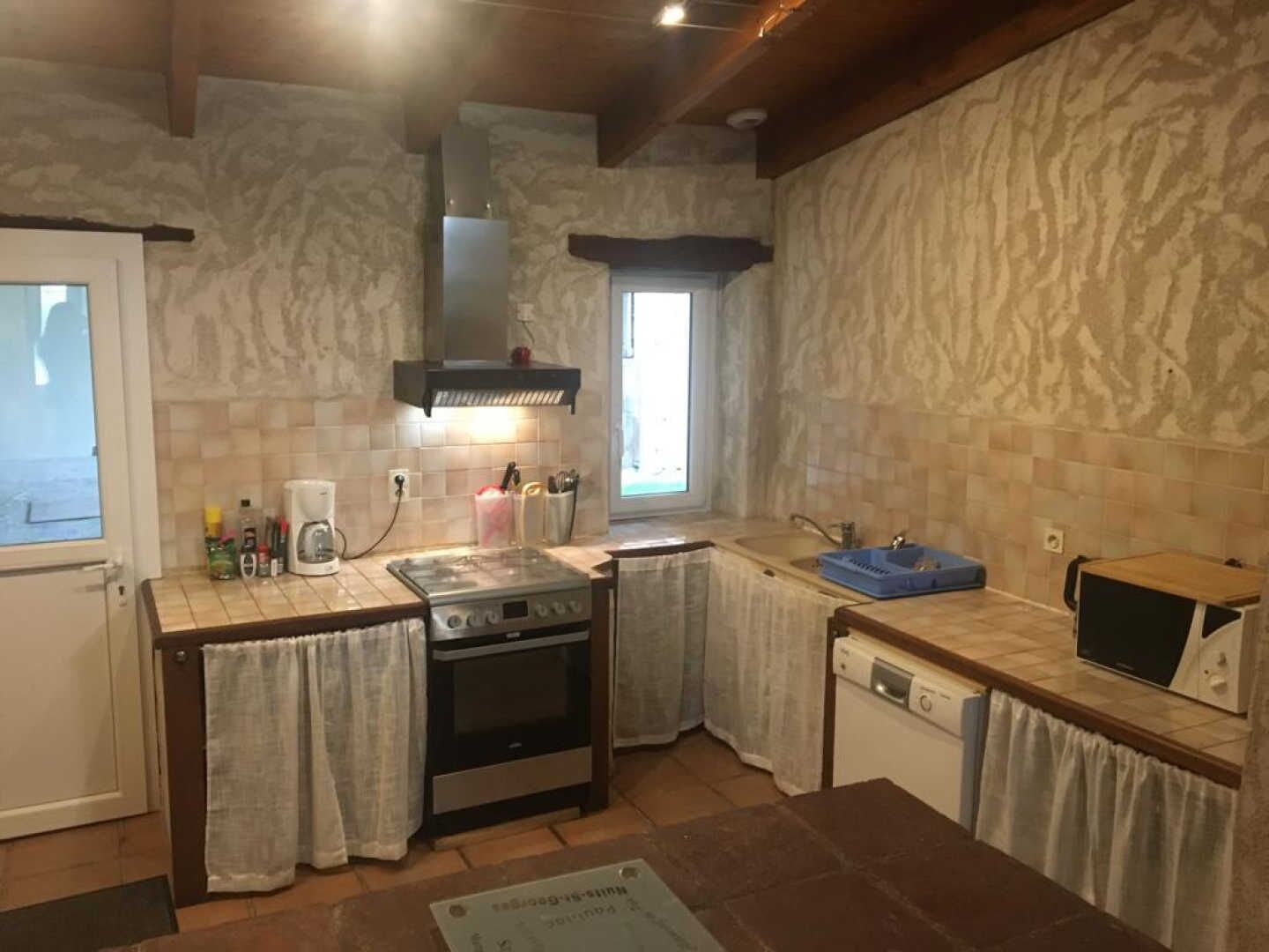 雪櫃、微波爐、焗爐、洗碗機