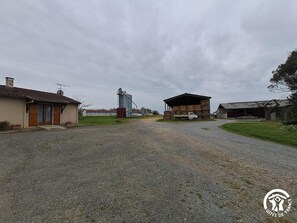 Property grounds - La Rivaillée - PARISOT (PARISOT)