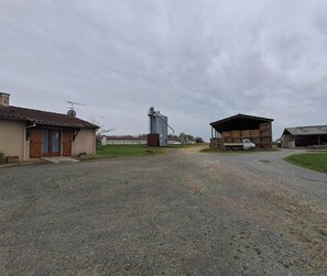 Property grounds - La Rivaillée - PARISOT (PARISOT)