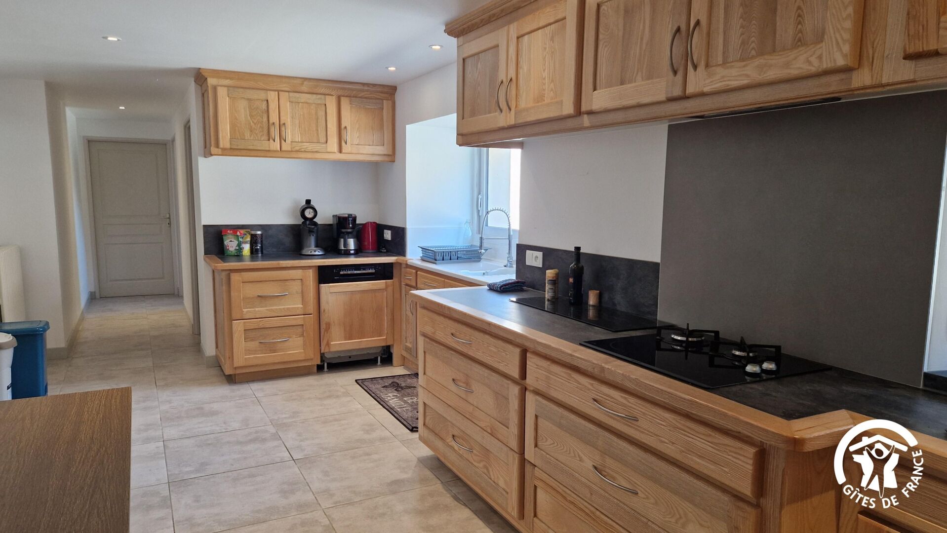 Microwave, oven, dishwasher, coffee/tea maker