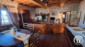 Télévision, cheminée