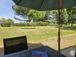 Outdoor dining - Petit Nareye - CADALEN (CADALEN)