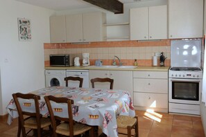 Frigorifero, microonde, forno, lavastoviglie