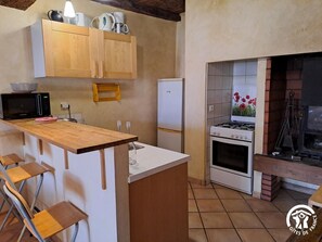 Fridge, microwave, dishwasher, coffee/tea maker