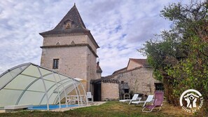 Exterior - The dovecote at Lacalm de Cestayrols (CEYSTAYROLS)