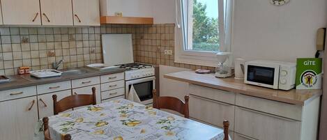 Fridge, microwave, oven, dishwasher