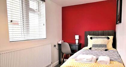 Single Room Shared Bathroom - Hamilton
