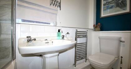 Single Room Shared Bathroom - Hamilton
