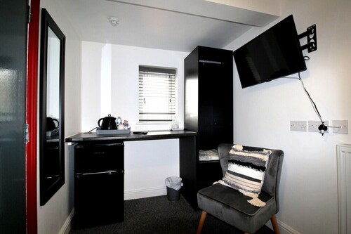 Single Room Shared Bathroom - Hamilton