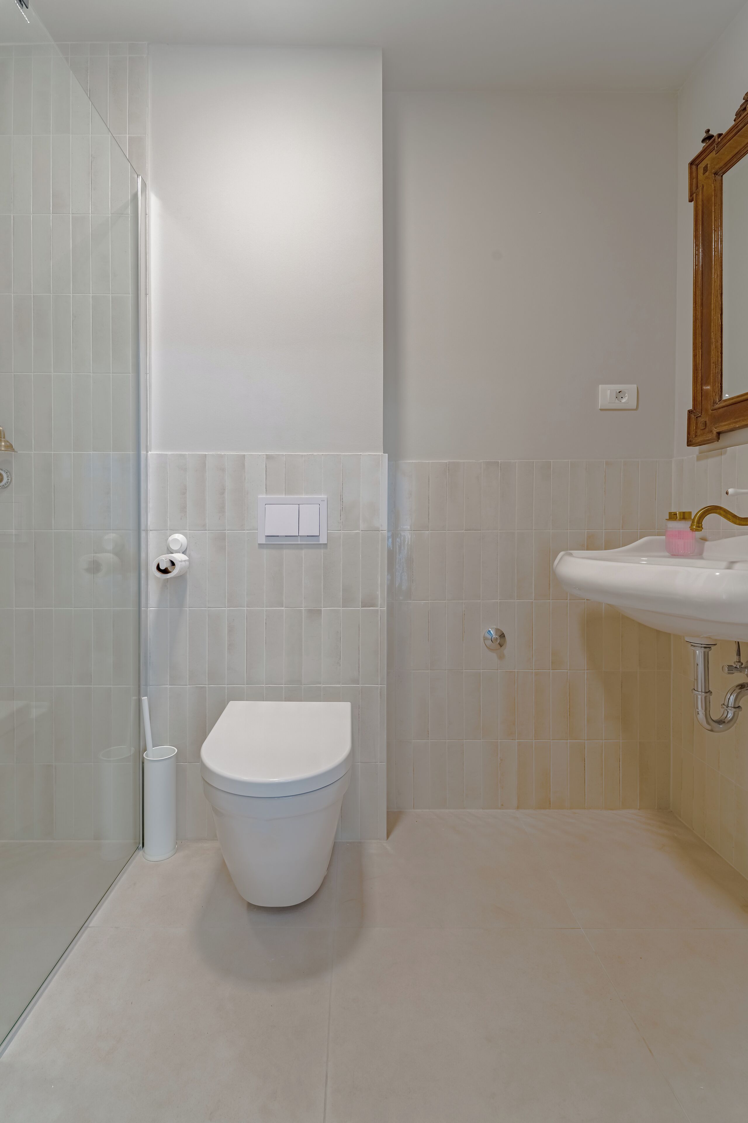 Basic Double Room | Bathroom