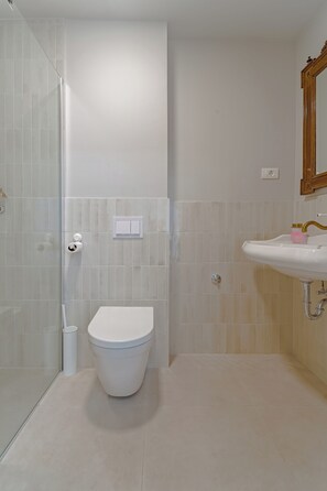 Basic-Doppelzimmer | Badezimmer