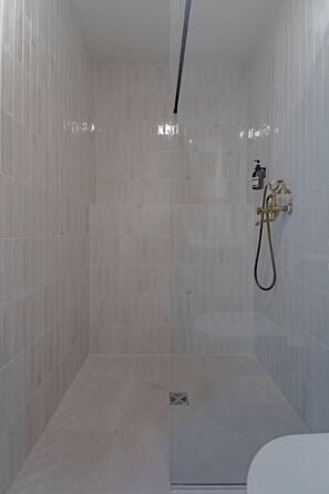 Basic Double Room | Bathroom - The Vlasta Collection Rooms (Zagreb)