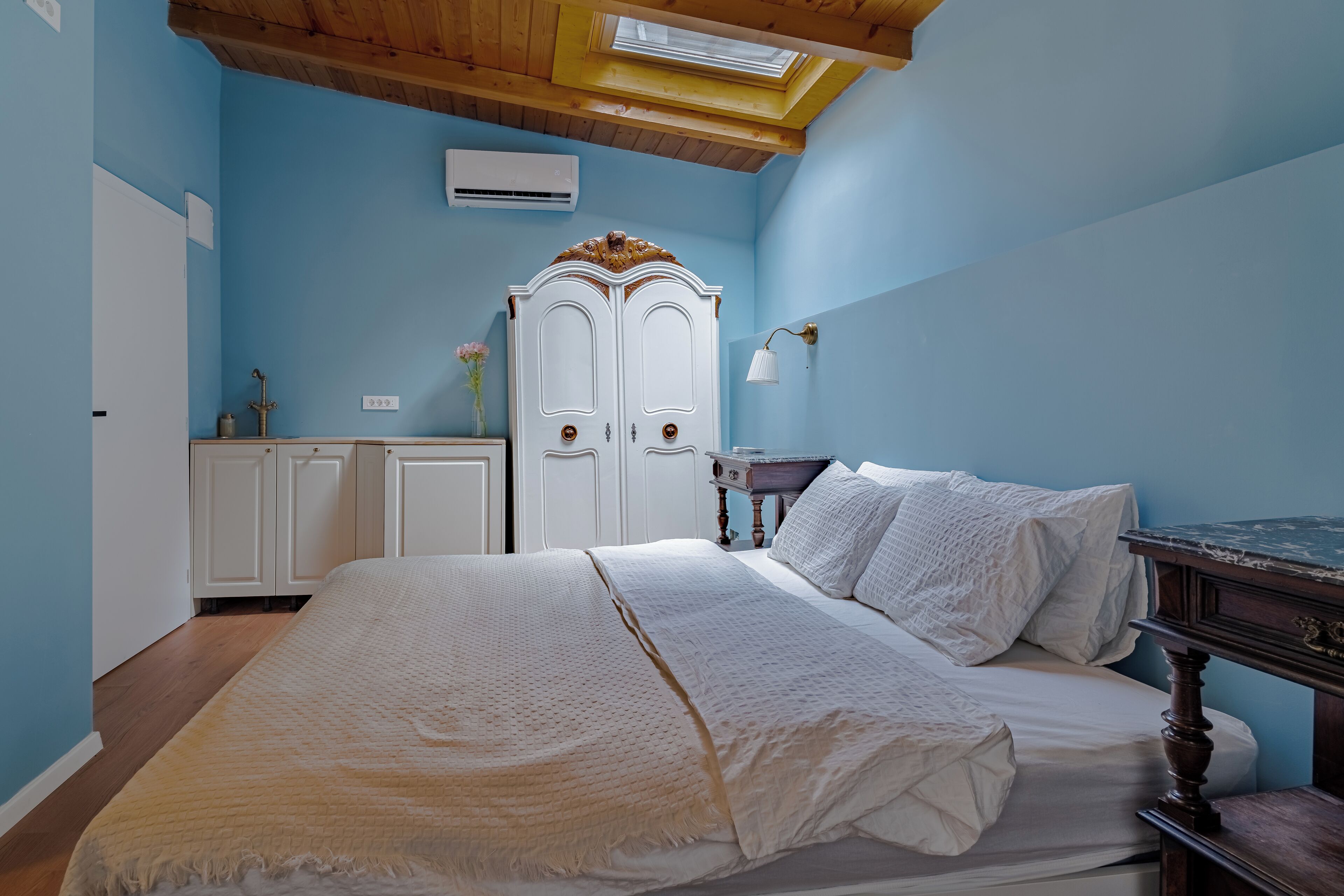 Kahden hengen perushuone | Silitysrauta/-lauta, ilmainen Wi-Fi