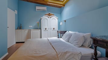 Basic Double Room | Iron/ironing board, free WiFi