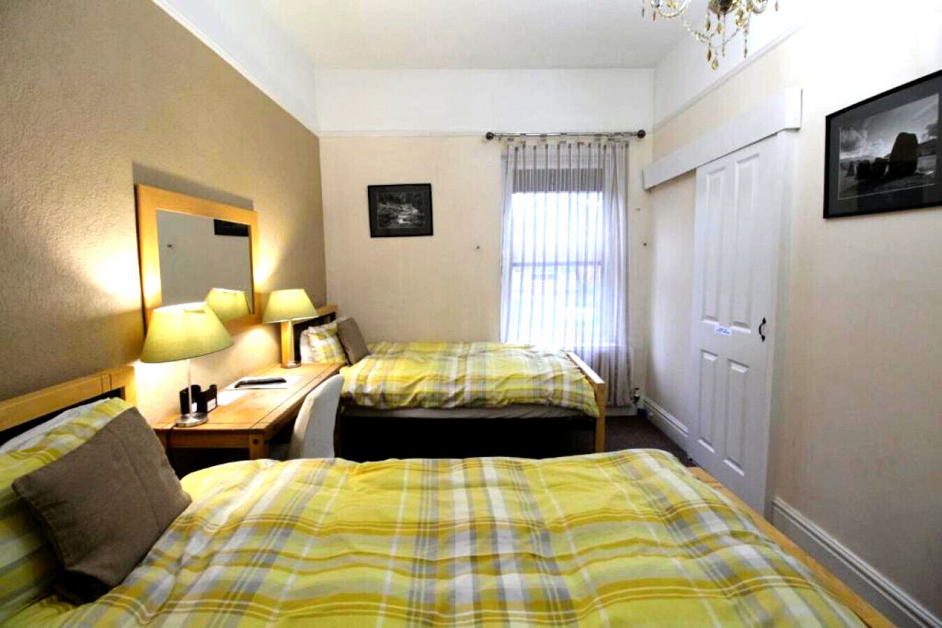 1 habitación, tabla de planchar con plancha, wifi y ropa de cama 