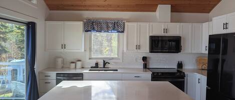 Mikrobølgeovn, ovn, kogeplade, opvaskemaskine