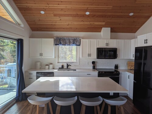 Scenic year round cabin at Lac La Nonne