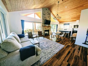 Fernseher, Kamin