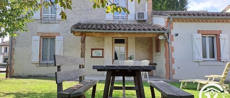 تناول الطعام بالخارج