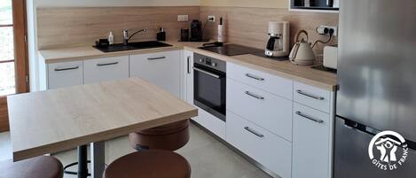 Réfrigérateur, micro-ondes, four, lave-vaisselle