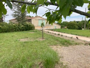 Property grounds - Gîte de Sarrasi sleeps 4 (SOUEL)