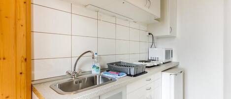 Kogeplade, kaffe-/temaskine, højstol