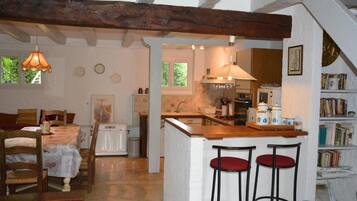 Réfrigérateur, micro-ondes, four, lave-vaisselle