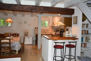 Fridge, microwave, oven, dishwasher - La Garrigue small gîte (ST SALVY DE LA BALME)