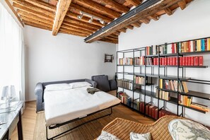 2 Schlafzimmer, Schreibtisch, Bügeleisen/Bügelbrett, WLAN