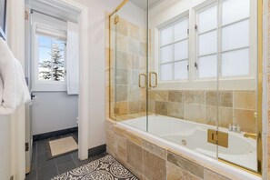 Shower, jetted bath, hair dryer, towels - See Forever Luxury Cabin - Walk to Gondola + Views (Mountain Village)