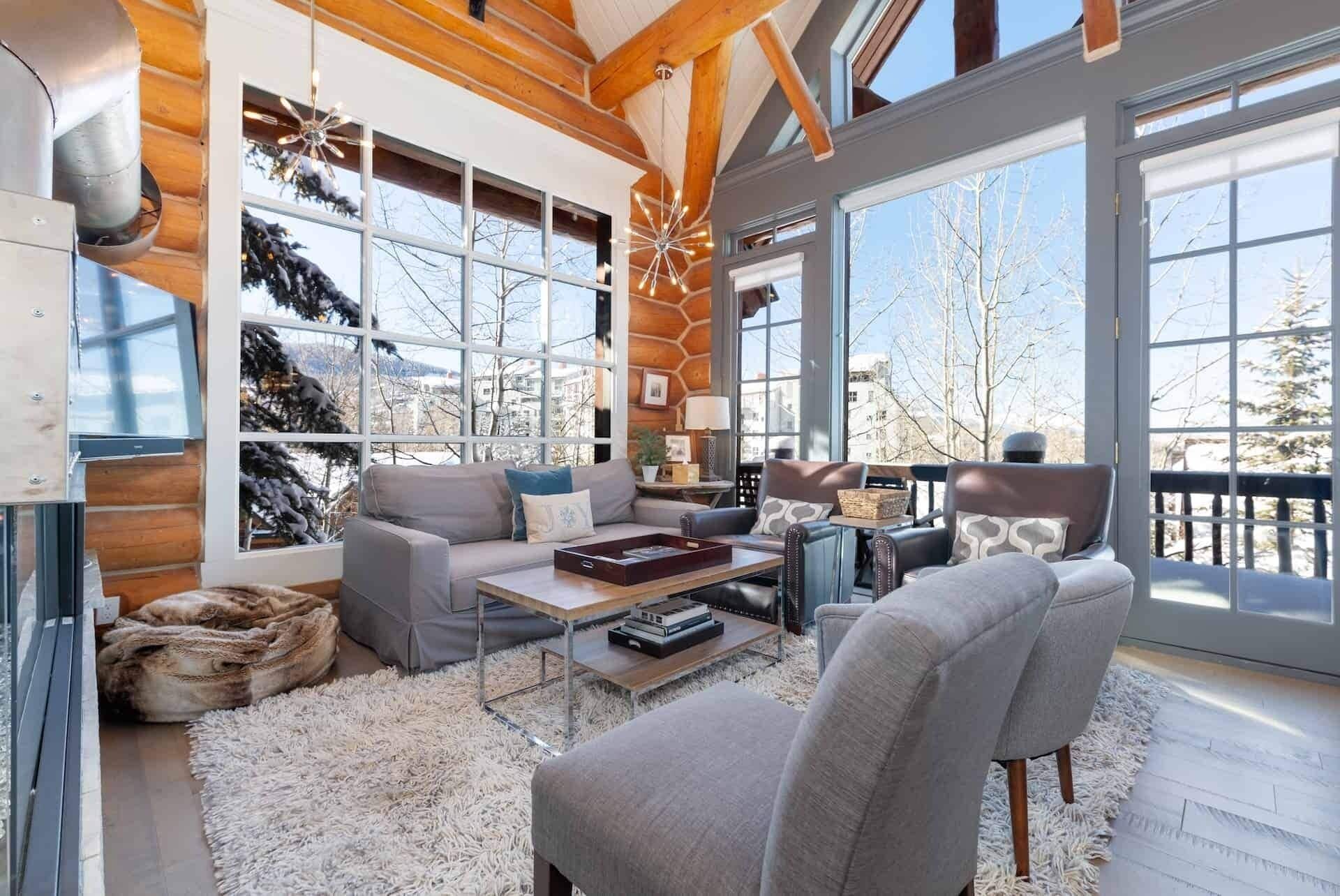 Smart TV, fireplace, books, stereo