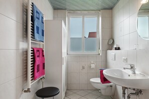 Dusch, hårtork och handdukar