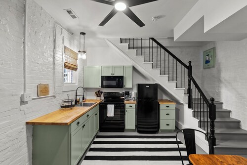 Stay at the 1902 Jail House Inn