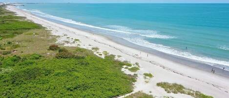 Ubicación a pie de playa, tumbonas y toallas de playa