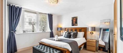 Een strijkplank/strijkijzer, gratis wifi, beddengoed