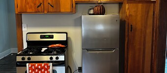 Charming house in Struthers - conveniently located near stores and restaurants!