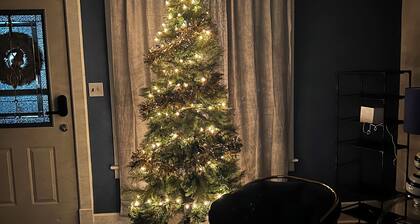 Charming house in Struthers - conveniently located near stores and restaurants!